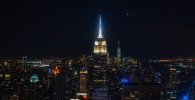 El edificio Empire State Building cumplió 90 años y lo celebrará con recorridos, productos exclusivos y más