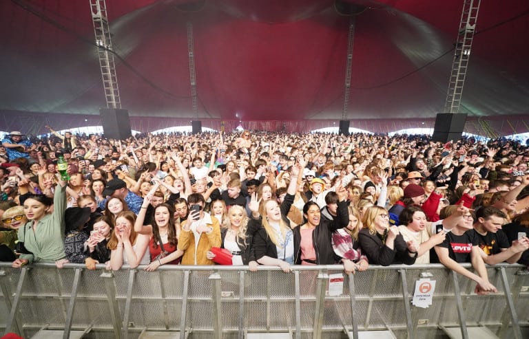 En Inglaterra se realizó el festival de música para unas 5.000 personas en tiempos de COVID-19