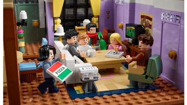 LEGO lanza una una edición especial que rinde homenaje a Friends y permite recrear algunas de las mejores escenas