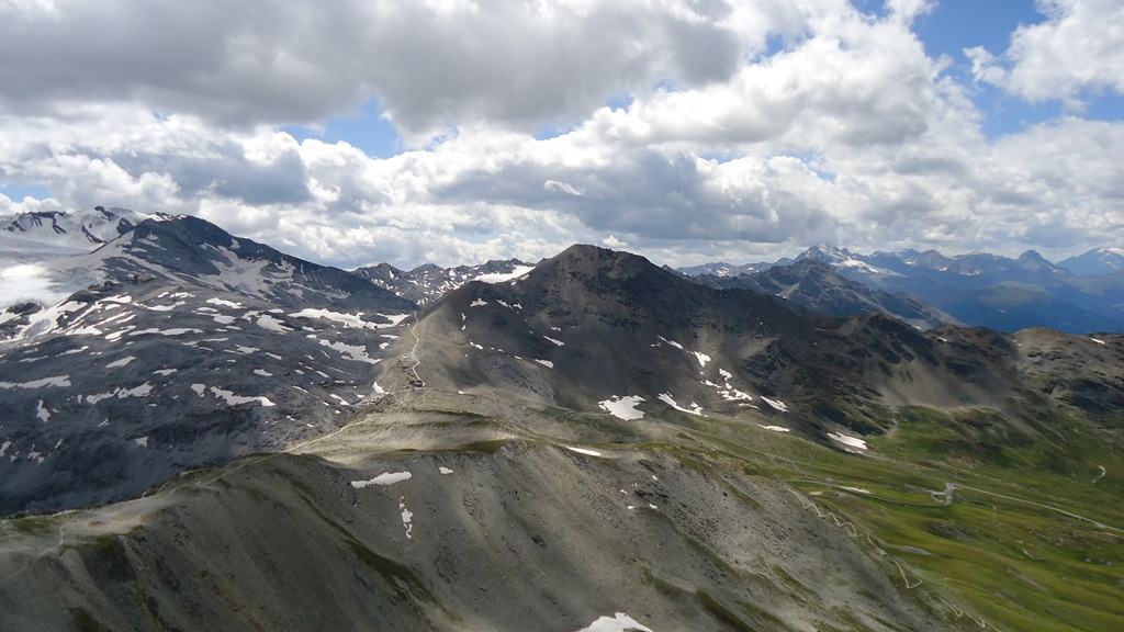 Encuentran un tesoro oculto de objetos de la Primera Guerra Mundial debajo de un glaciar derretido