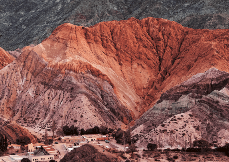 Guía para rentar un motorhome en Argentina | El Cerro de Siete Colores, un paisaje hermoso para admirar en Purmamarca, Jujuy.