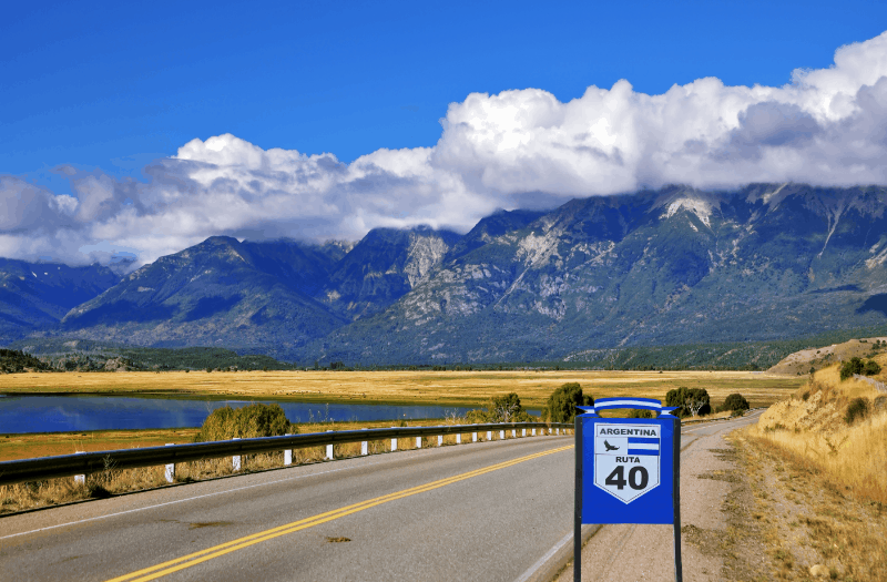 Rentar un motorhome en Argentina | La ruta argentina por excelencia para viajar por motorhome es la RN 40.  