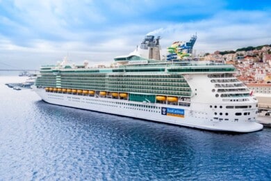 Royal Caribbean espera que todos sus pasajeros se encuentren vacunados contra el COVID-19 para cuando retome sus viajes