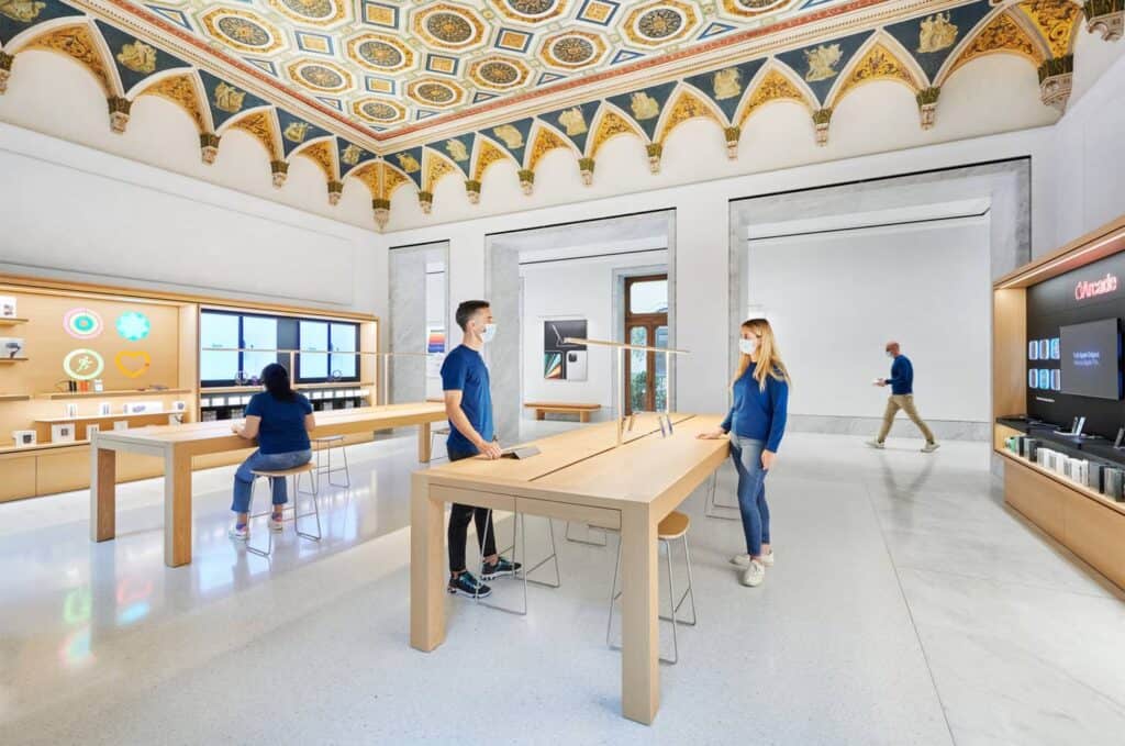 Apple Store de Roma, interior