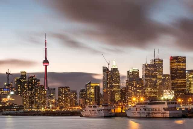 Toronto, Canadá - El país planea reducir las restricciones de viajes