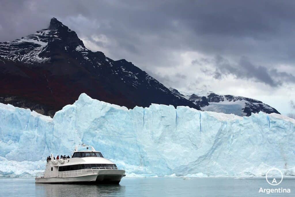 Catamarán por el lago Argentino