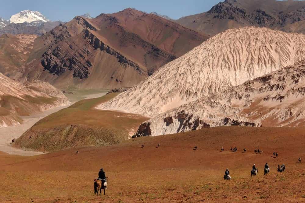 image turismo aventura en argentina Como hacer el cruce de los Andes Cordillera Argentina