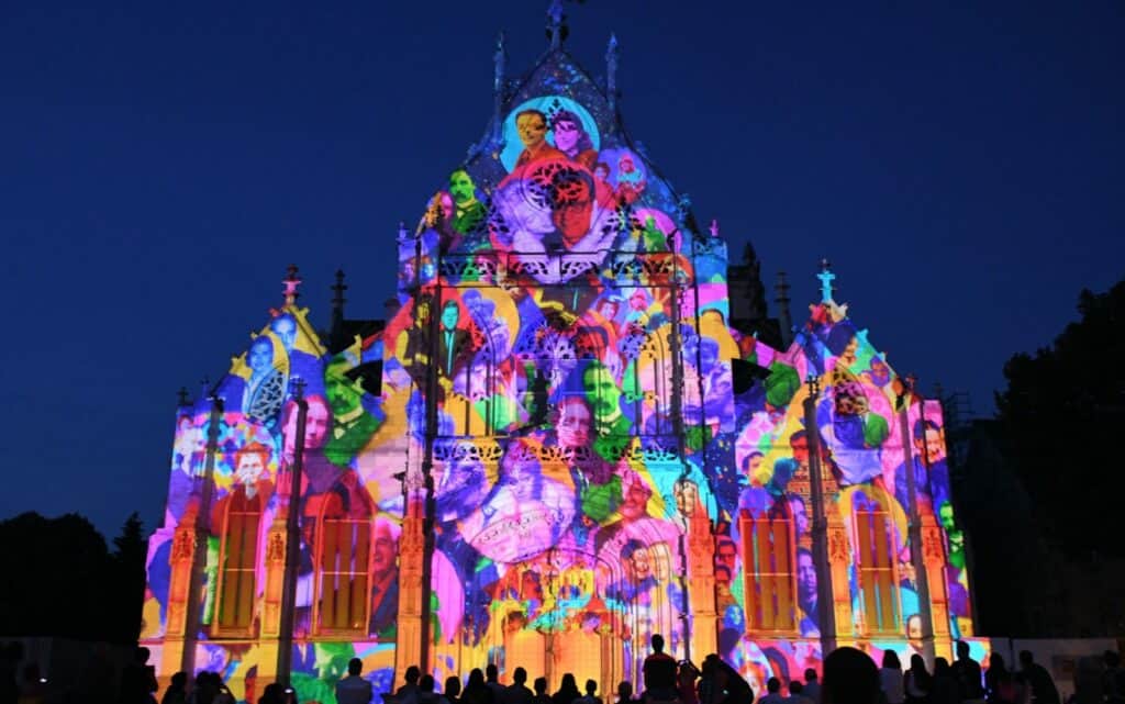 Couleurs d'Amour en Bourg-en-Bresse: esta ciudad celebra el verano con el espectáculo de luces más atractivo de todo Francia