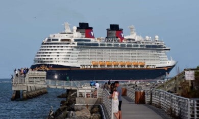 La línea de cruceros de Disney pospone las pruebas de navegación por casos de COVID-19 considerados positivos