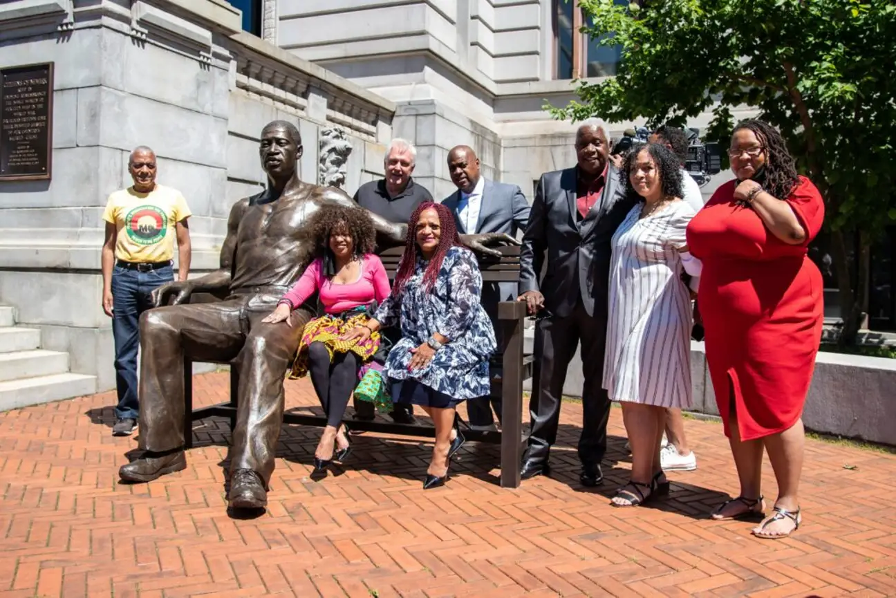 New Jersey inaugura una estatua en honor a George Floyd como espacio de memoria y reflexión image Estatua George Floyd2