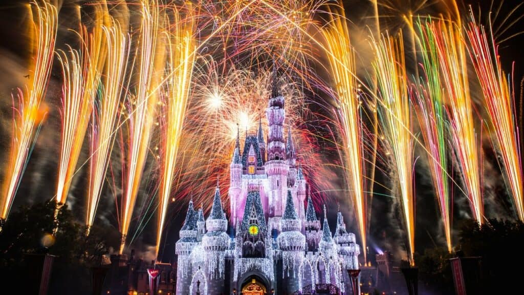 Histórico: Disney elimina el saludo de "Damas y Caballeros" de su show de fuegos artificiales en Orlando