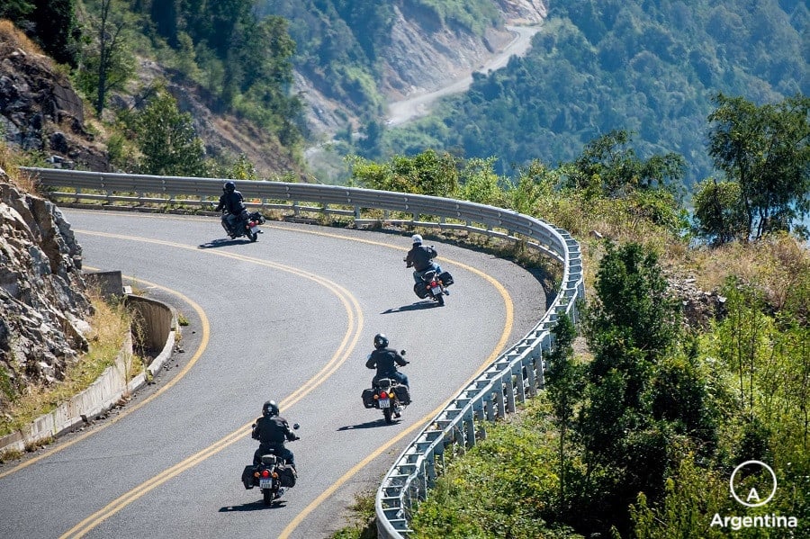 motos en la ruta patagónica