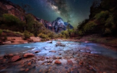 Zion-National-Park-mountains-dark-sky