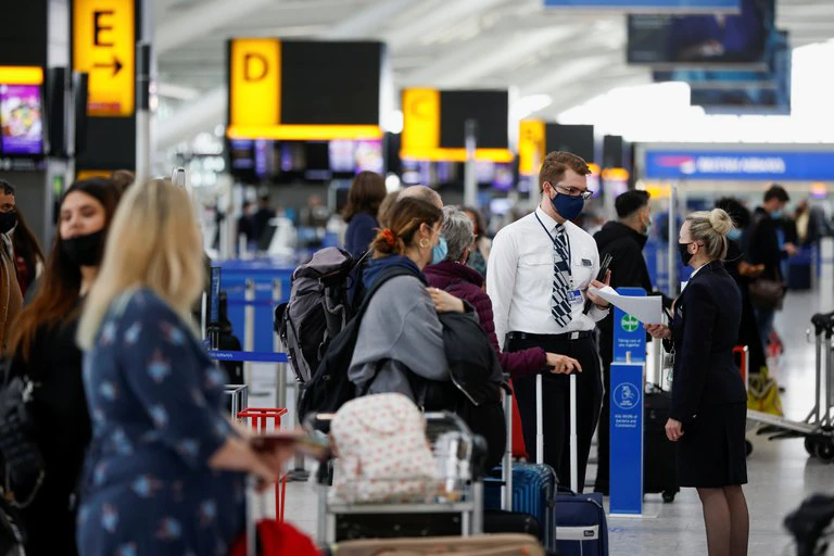 Personas en aeropuerto