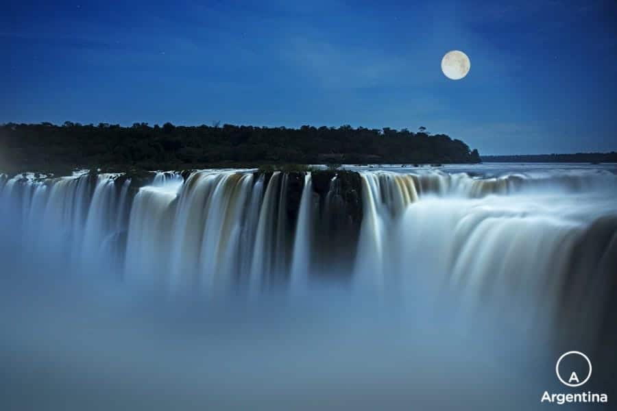 que hacer y dónde hospedarse en iguazú: cataratas de noche