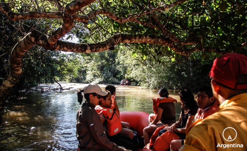 que hacer y dónde hospedarse en iguazú: excursión en bote