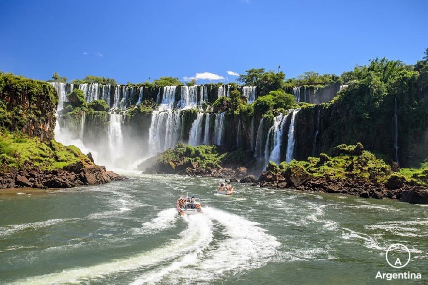 que hacer y dónde hospedarse en iguazú: paseo en bote