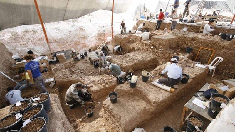 Excavación donde fueron encontrados los restos humanos