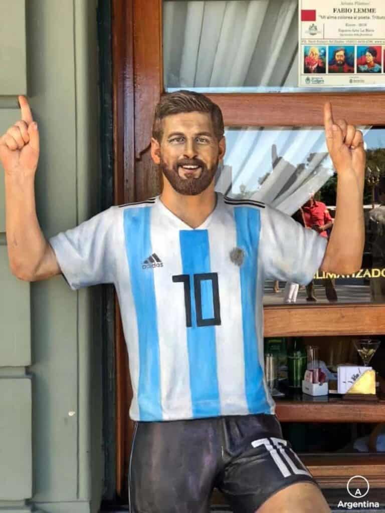 estatua de Messi en La biela