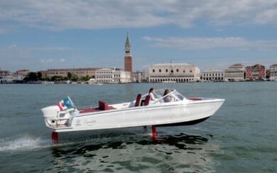 Esta "lancha voladora" podría ayudar con el problema de la erosión en Venecia, Italia