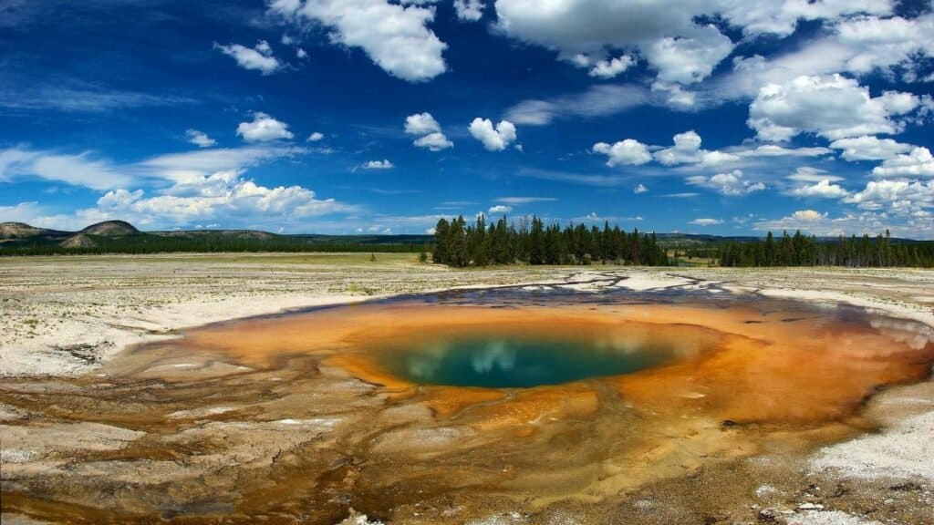 image atractivos turísticos de estados unidos mejores experiencias estados unidos yellowstone