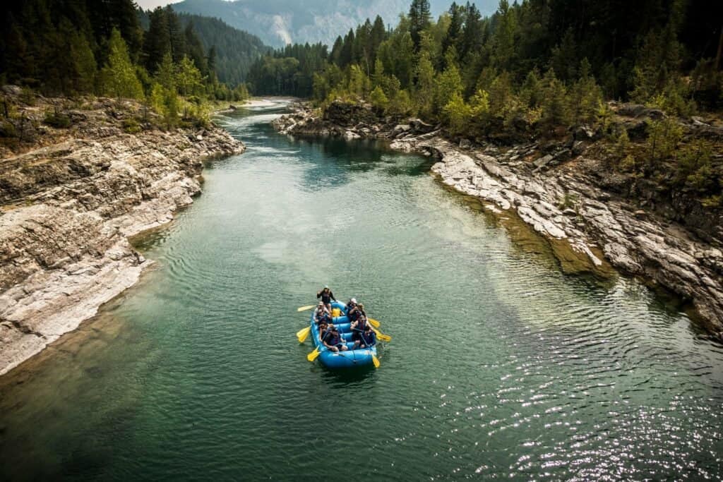 image atractivos turísticos de estados unidos montana whitewater river rafting