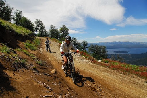 image turismo aventura en argentina mountain bike en Cerro Catedral argentina