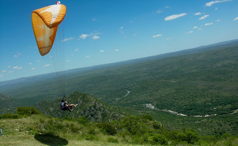 image turismo aventura en argentina parapente la cumbre cordoba