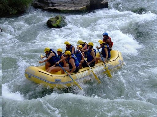 image turismo aventura en argentina rafting en Canon del Atuel Mendoza