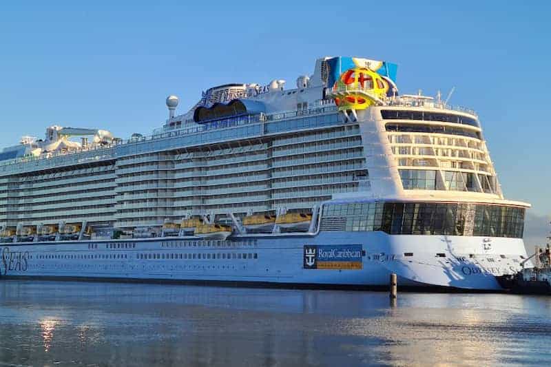 Royal Caribbean pospone los viajes por casos positivos de COVID-19