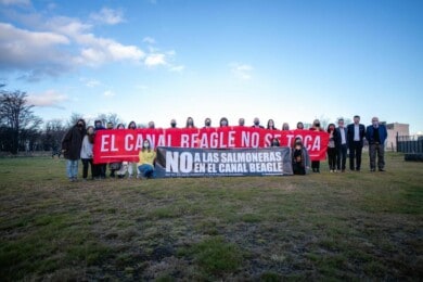 tierra-del-fuego-prohibe-salmonicultura-argentina-ejemplo