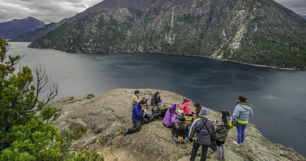 image turismo aventura en argentina trekking en parque nacional nahuel huapi