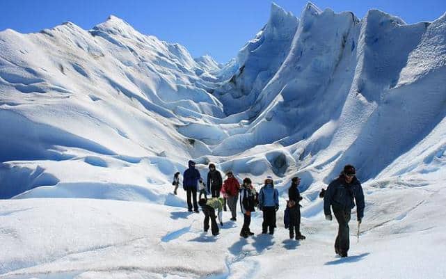 image turismo aventura en argentina trekking en parque nacional perito moreno