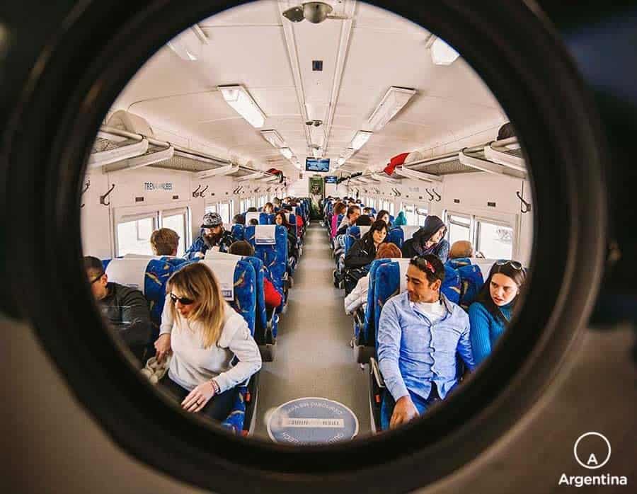 Interior del tren de las nubes