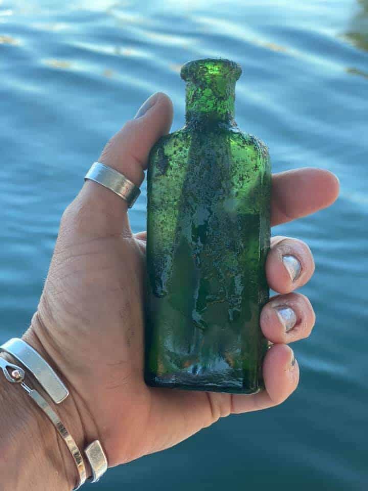 Encontró una botella en el fondo del río con un mensaje de 1926 y decidió cumplir lo que la carta pedía 