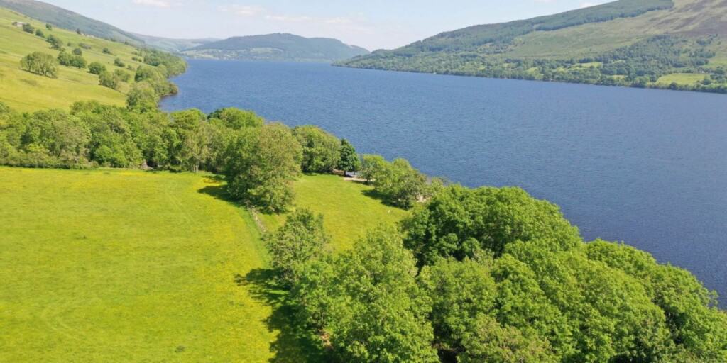 pueblo embrujado con playa privada en Escocia