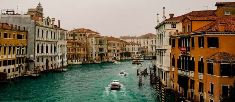 Ahora sí: Italia prohíbe el paso de los grandes cruceros por la laguna de Venecia para su preservación