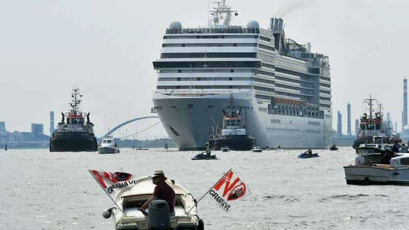 Italia prohíbe el el paso de grandes cruceros por la laguna de Venecia de forma oficial