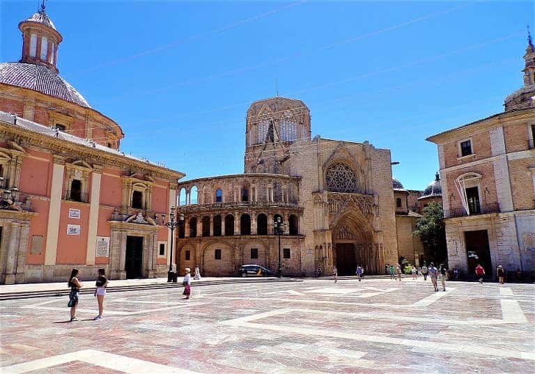 Lugares de Valencia que no te puedes perder: Plaza de la Virgen