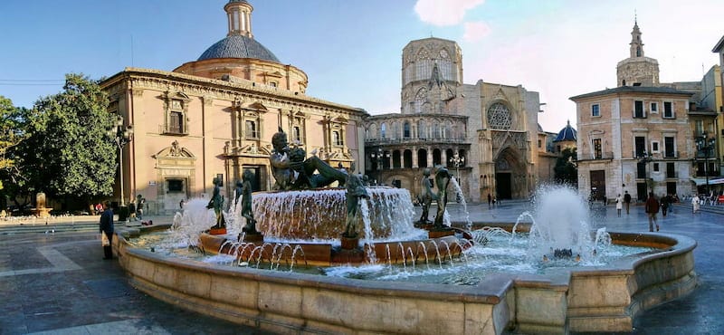 Lugares de Valencia que no te puedes perder: Plaza de la Virgen