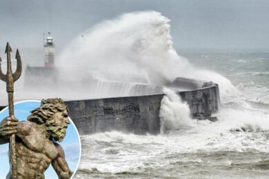 Aparece el rostro de "Neptuno" en las olas durante una fuerte tormenta