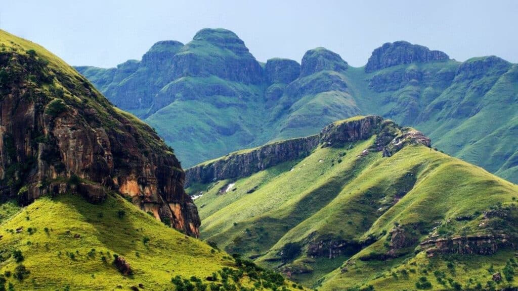 image mejores lugares del mundo landscape view of drakensberg mountains kwazulu natal.jpg