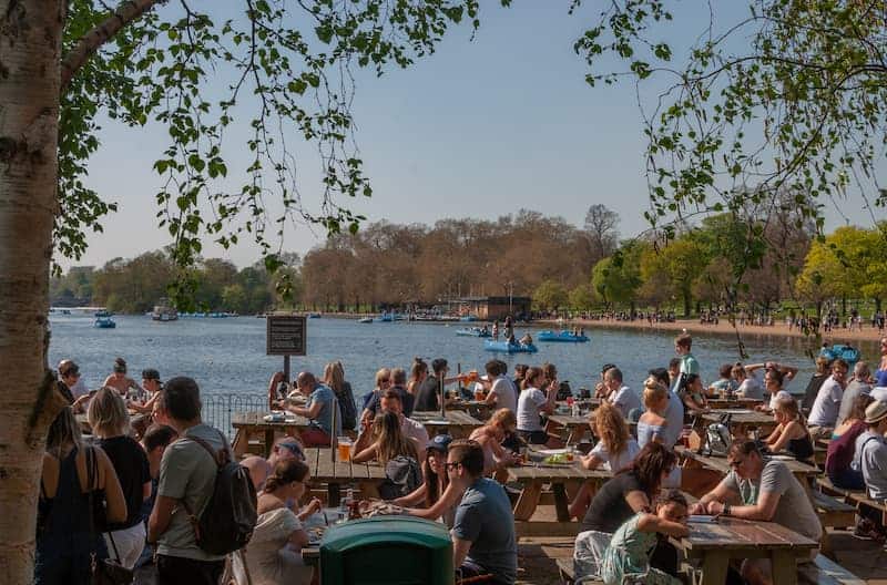 Guía definitiva para Visitar el Hyde Park, el mayor de los Parques Reales de Londres.