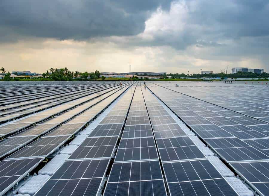 Singapur abre una granja solar flotante de 122.000 paneles