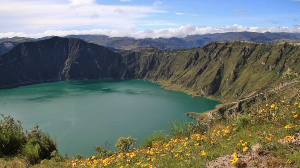 image sierra ecuatoriana que hacer en la sierra ecuatoriana Laguna Quilotoa