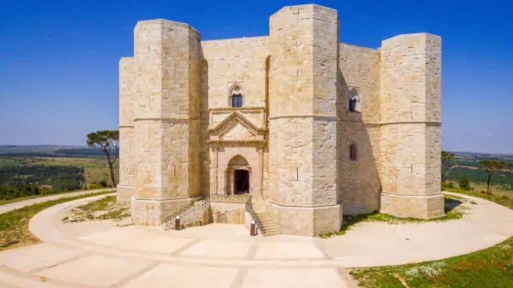 image Qué hacer en Puglia que hacer en puglia visitar el castel del monte