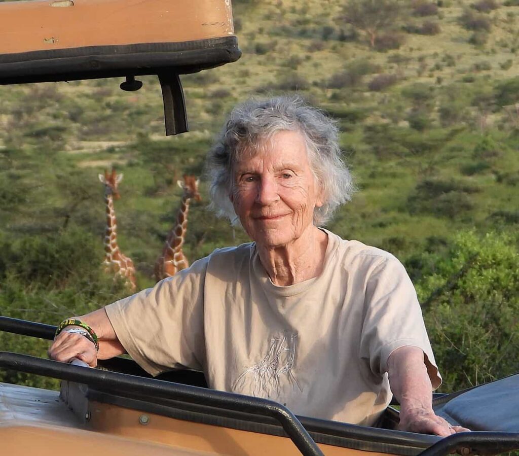 image rol de las mujeres Anne Innis Dagg in Africa