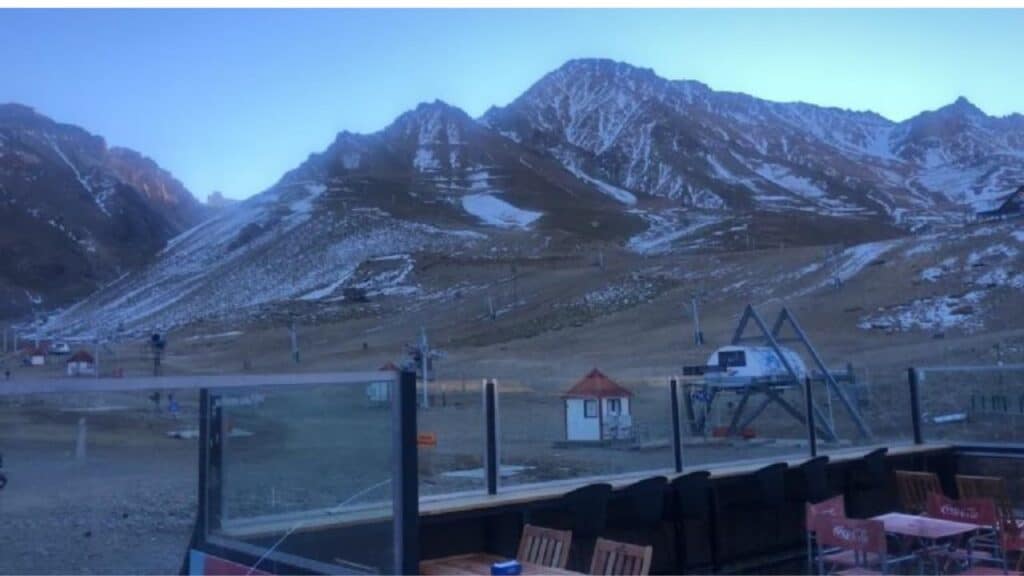 image falta de nieve en los centros de esquí de la Patagonia Argentina Indignacion y burlas en Tik Tok ante la falta de nieve en los centros de esqui de la Patagonia 4