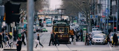 En Melbourne no se podrán quitar la mascarilla para beber alcohol e implementan el toque de queda