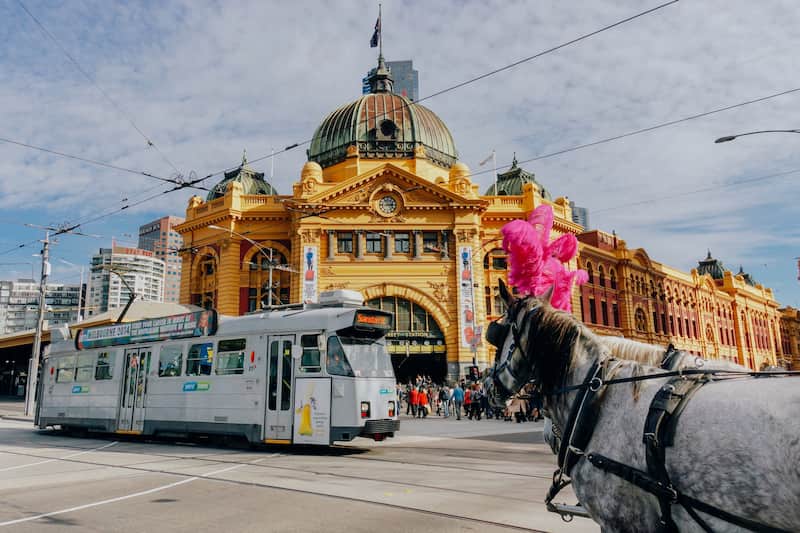 mascarilla para beber En Melbourne no se podrán quitar la mascarilla para beber alcohol e implementan el toque de queda Melbourne, 2017